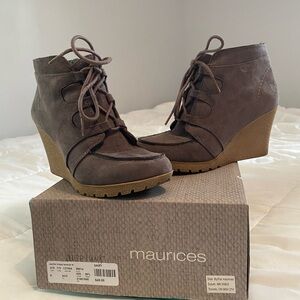 Maurices Jamie Crepe Lace-up Wedge Bootie size 6 Gray